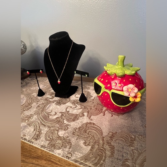 Springtime Strawberry Bundle Set - Picture 4 of 11